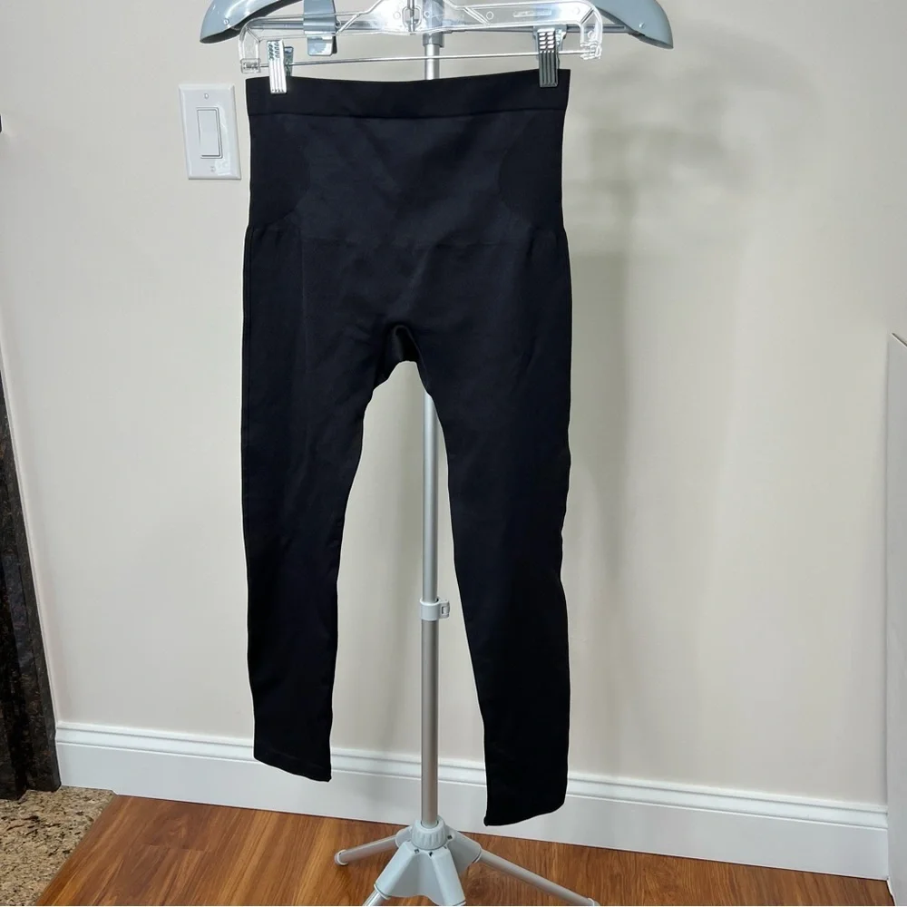 NWOT. -Shapermint essentials women’s leggings